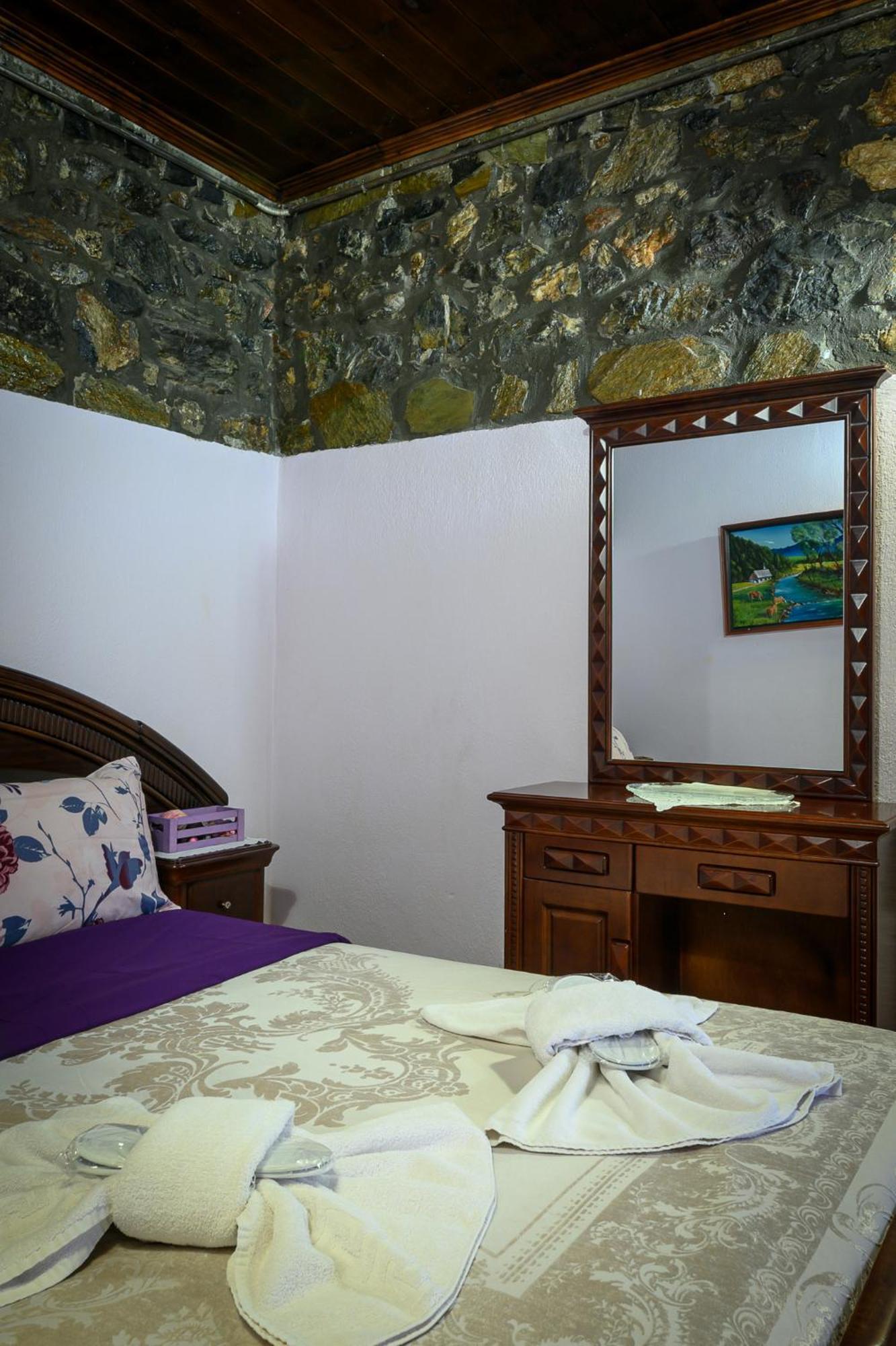 Metohi Inn 帕雷斯阿吉萨那 外观 照片
